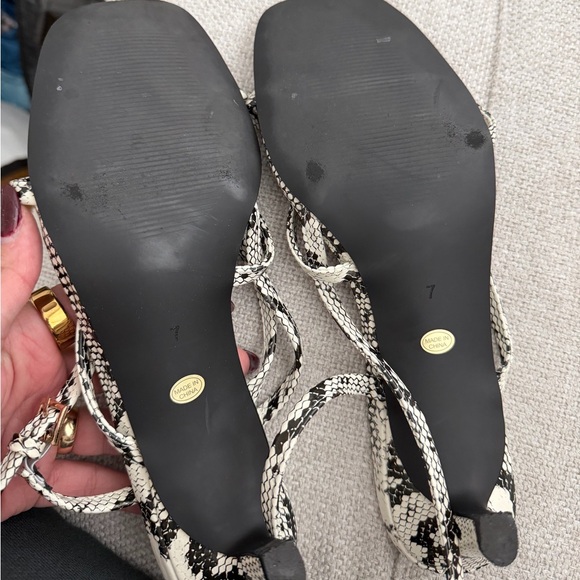 New Snake Loop Sandals - Picture 4 of 4